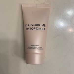 Flower Bomb perfumed body lotion